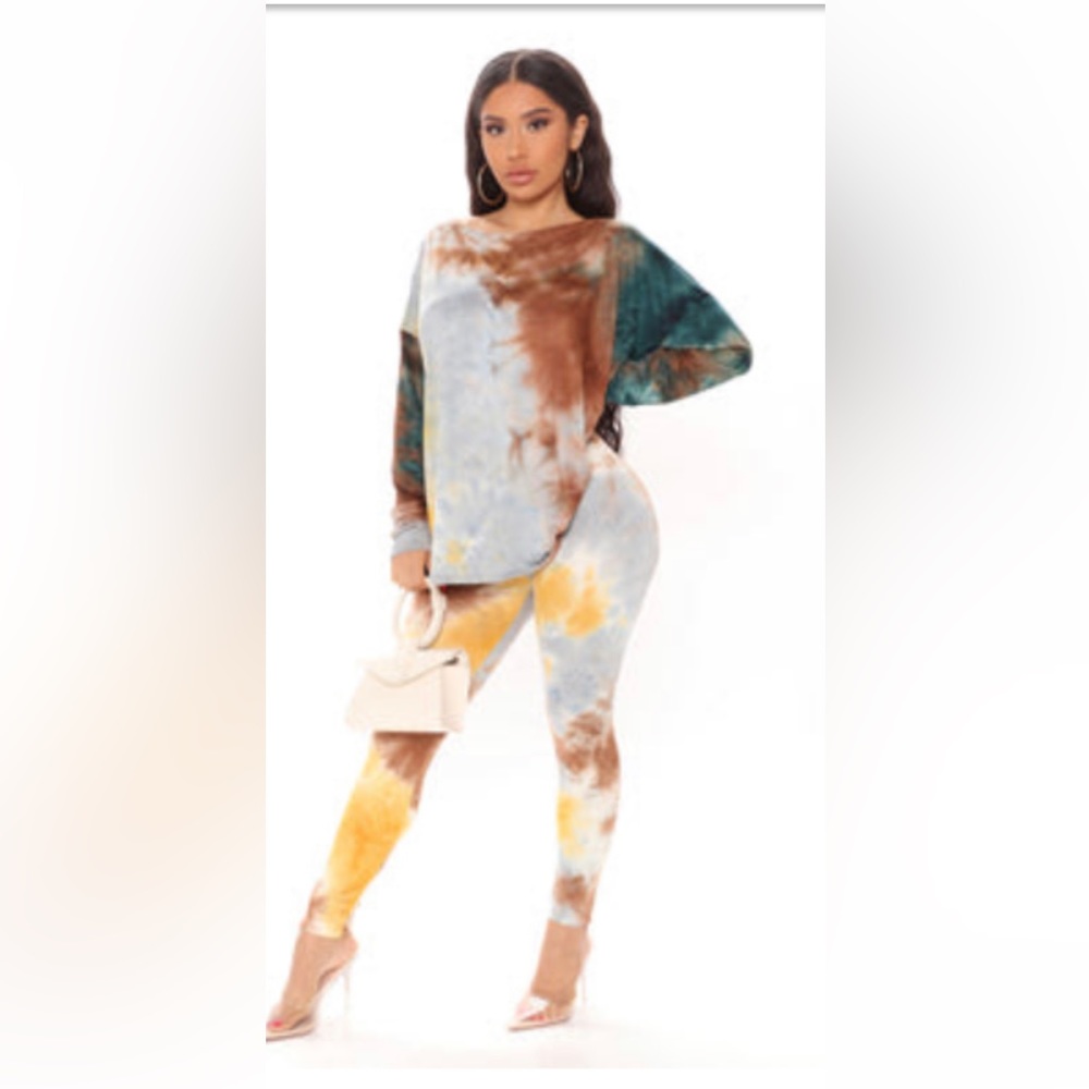 🚨PRICE DROP🚨Two piece tie die leggings set!